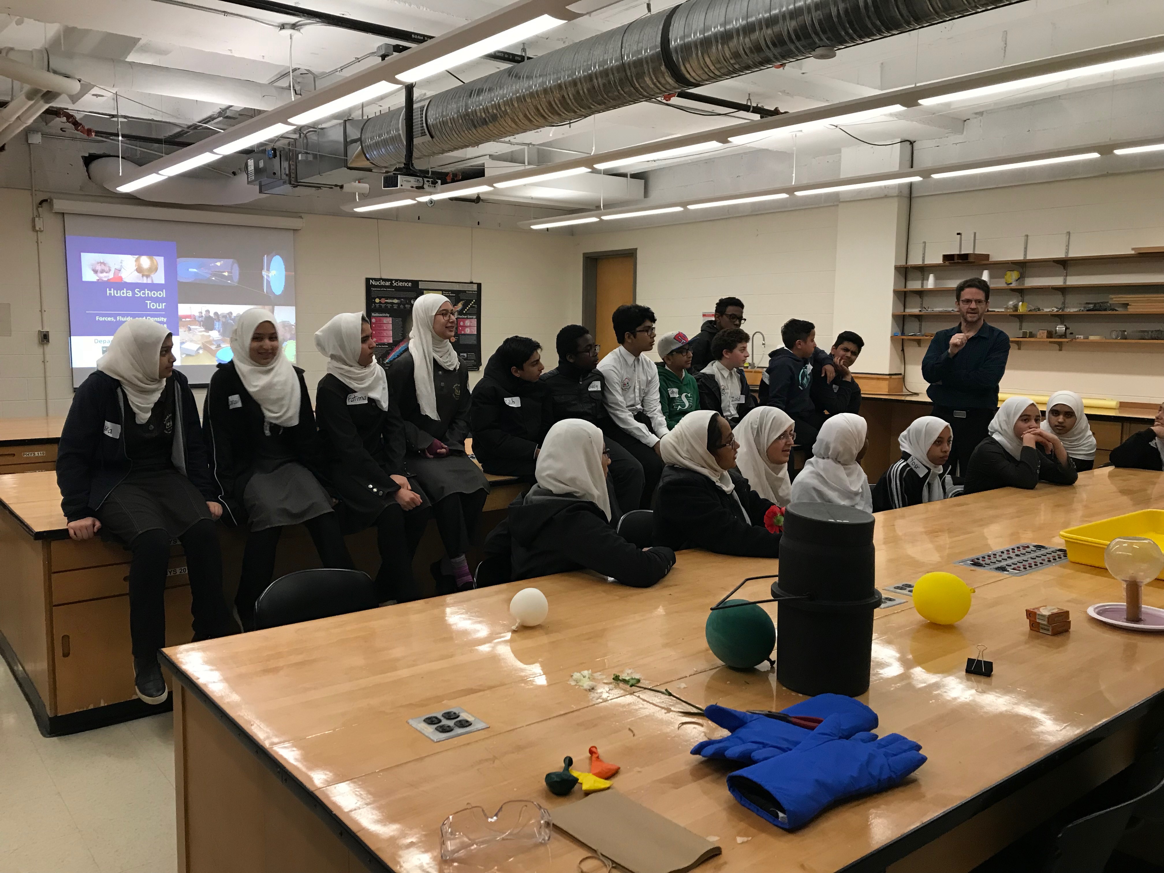 Grade 8A Visits the Physics Department